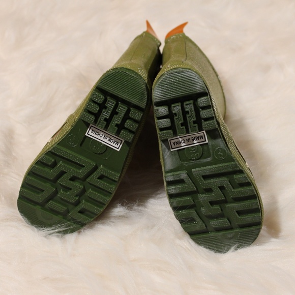 Kidorable Dinosaur Rain Boots - Last One! - Picture 2 of 5